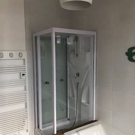 Oda ve Kahvaltı Des Roses Pontmain