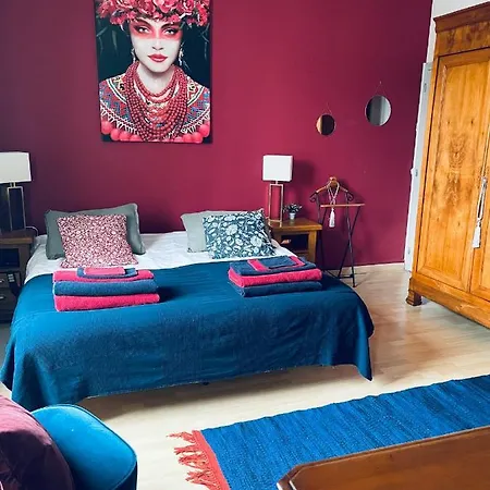 Des Roses Oda ve Kahvaltı 3*